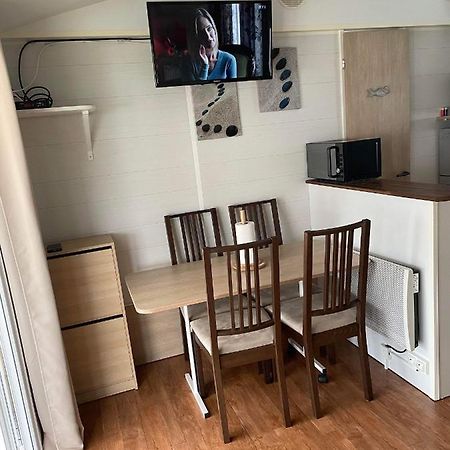 Mobil-Home 4/6 Personnes , Terrasse Couverte ,Piscine Chauffee . Biville-sur-Mer Kültér fotó