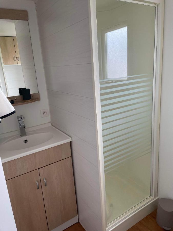 Mobil-Home 4/6 Personnes , Terrasse Couverte ,Piscine Chauffee . Biville-sur-Mer Kültér fotó