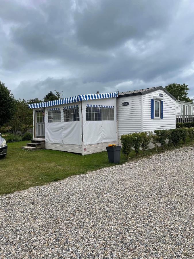 Mobil-Home 4/6 Personnes , Terrasse Couverte ,Piscine Chauffee . Biville-sur-Mer Kültér fotó