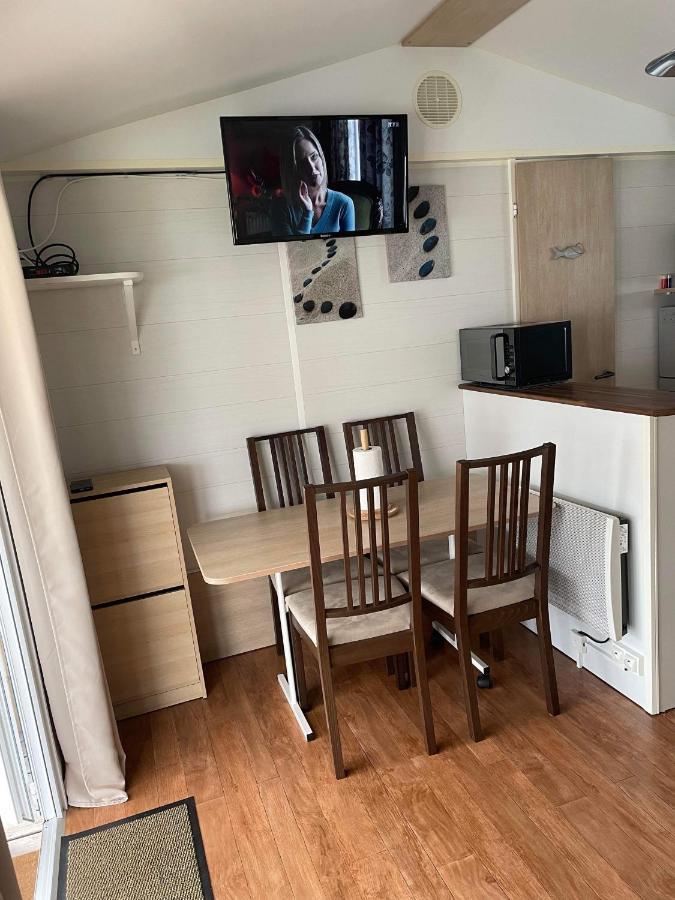 Mobil-Home 4/6 Personnes , Terrasse Couverte ,Piscine Chauffee . Biville-sur-Mer Kültér fotó