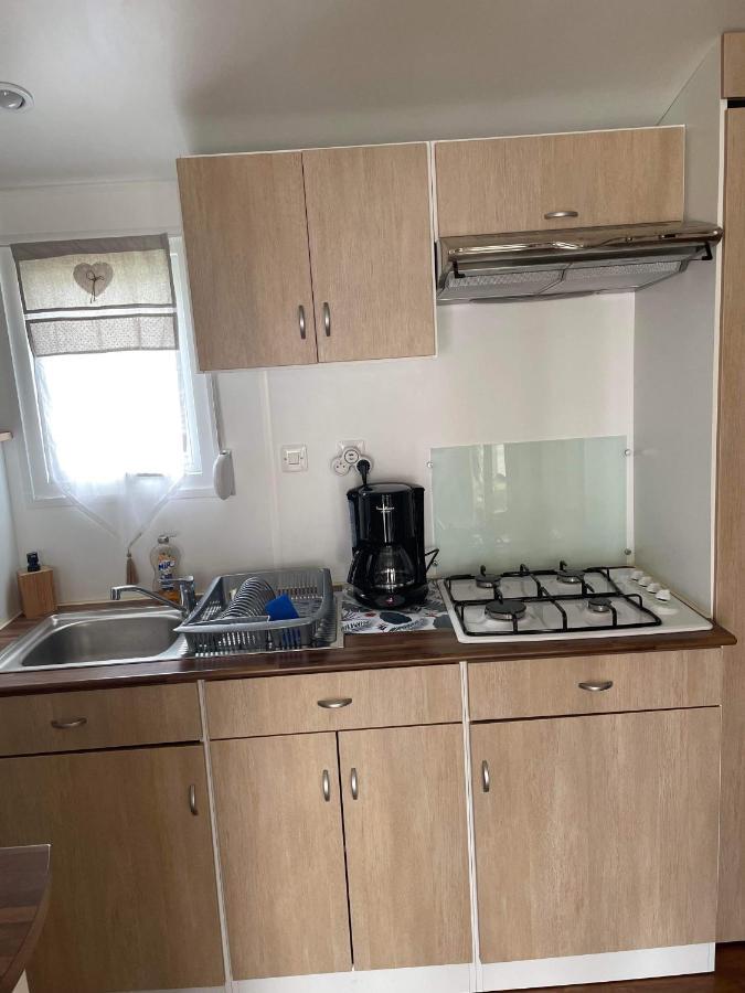 Mobil-Home 4/6 Personnes , Terrasse Couverte ,Piscine Chauffee . Biville-sur-Mer Kültér fotó