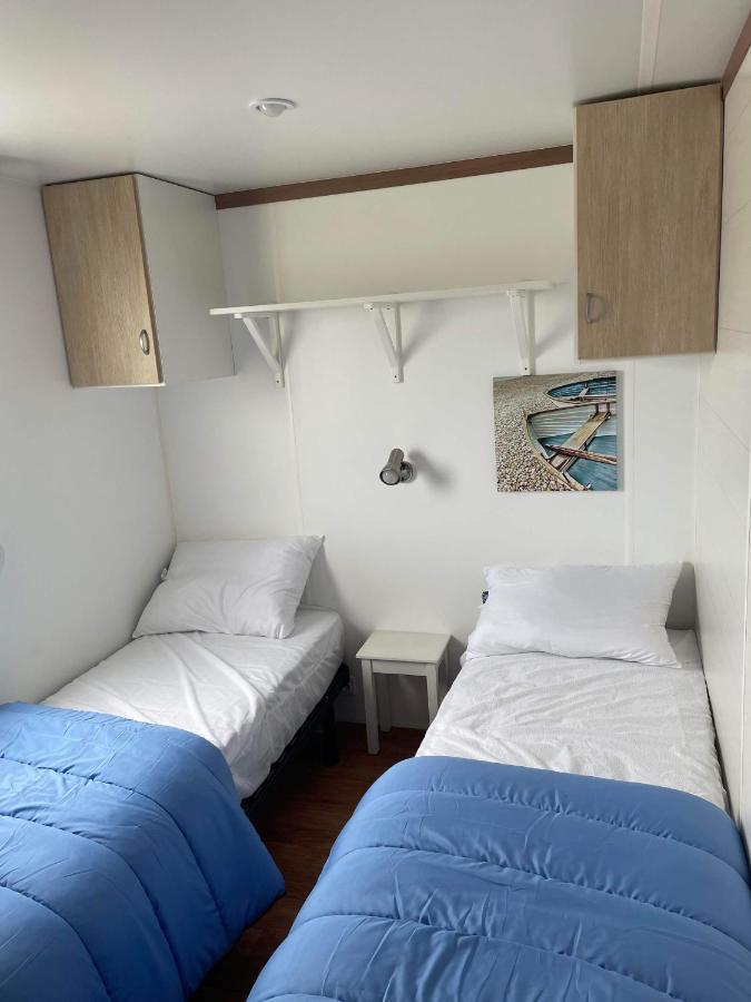 Mobil-Home 4/6 Personnes , Terrasse Couverte ,Piscine Chauffee . Biville-sur-Mer Kültér fotó